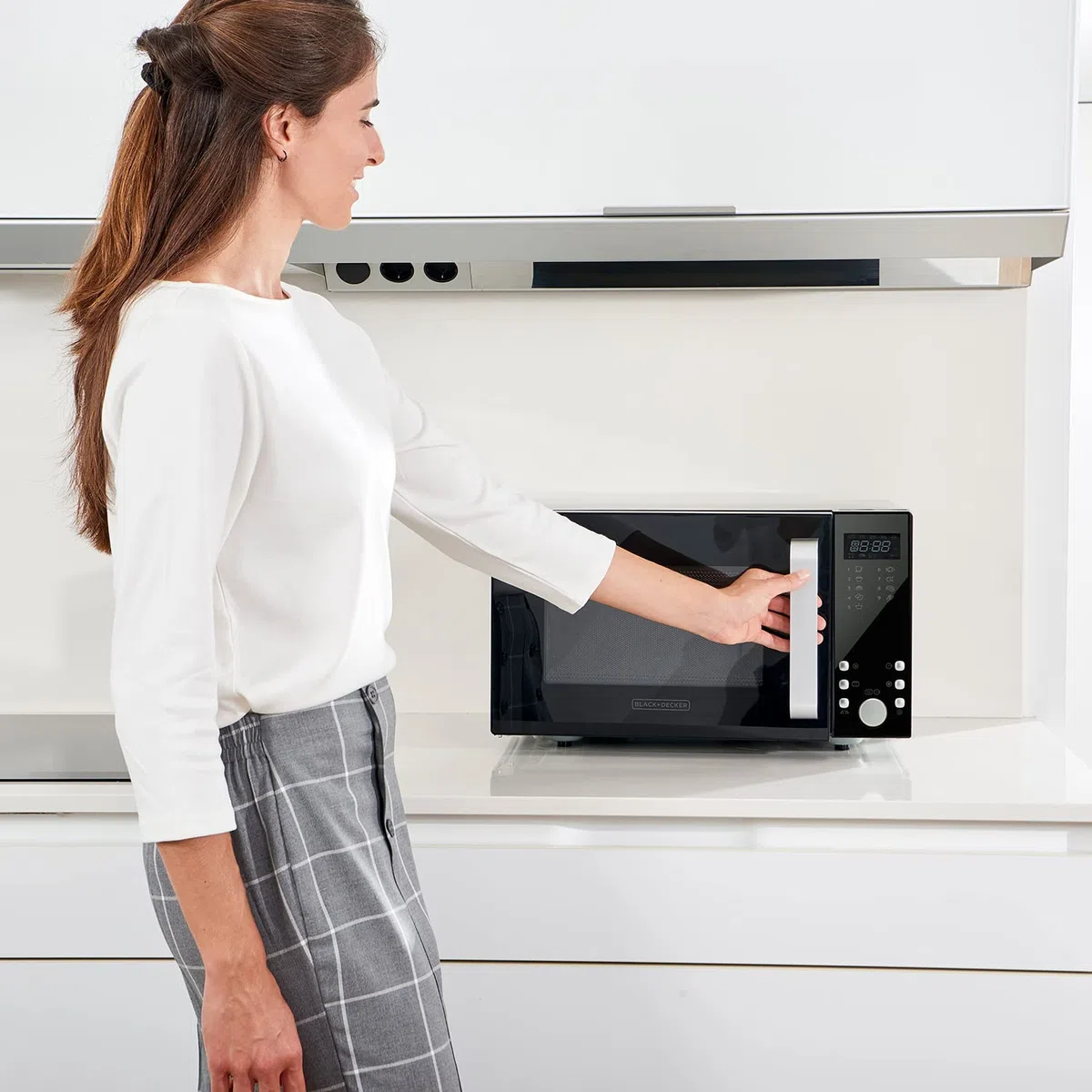 BLACK+DECKER Forno a Microonde, Nero, 23 L