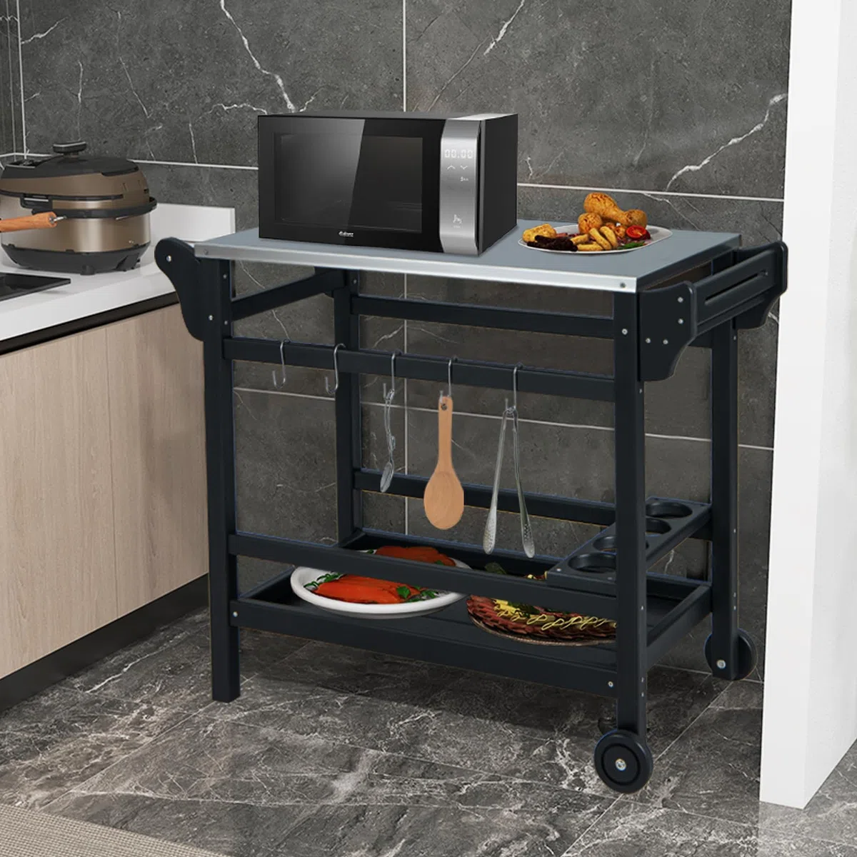 KOMFOTTEU Carrello per barbecue con piano di lavoro in acciaio inox, carrello da giardino in HDPE, carrello da portata con vassoio per spezie, scaffale per bottiglie di vino e gancio
