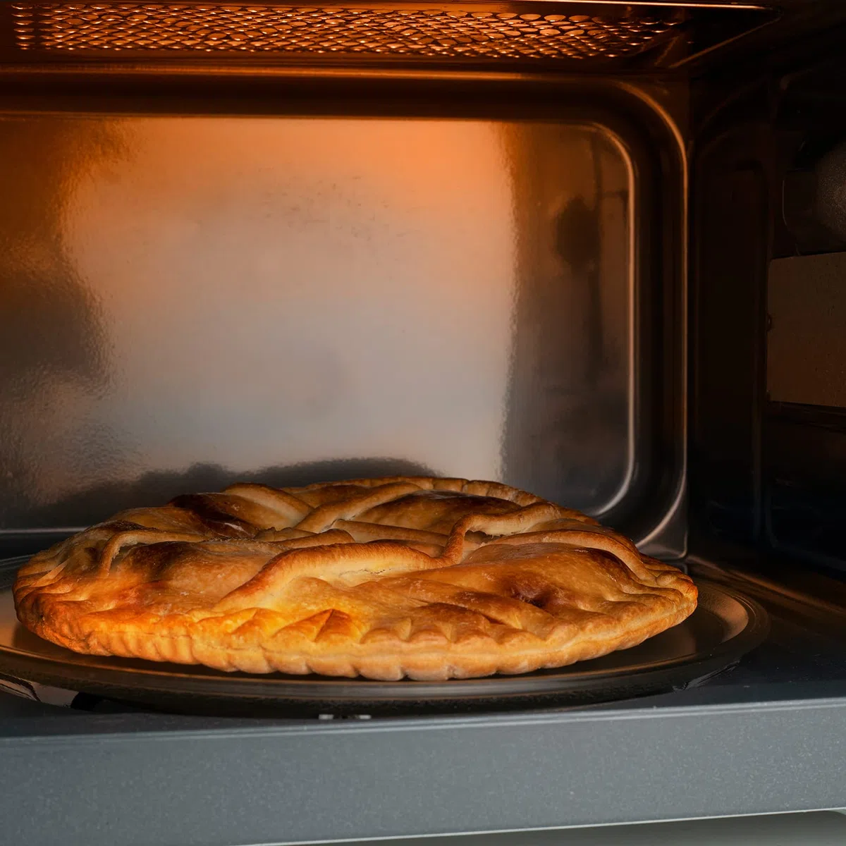 BLACK+DECKER Forno a Microonde, Nero, 23 L