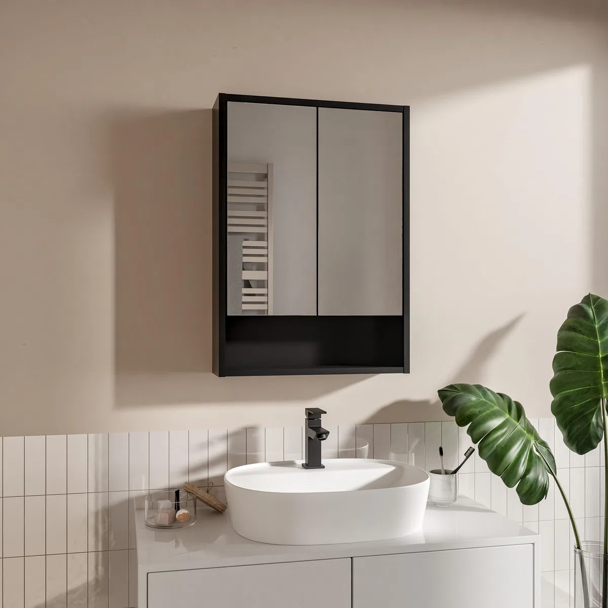 Armadietto Bagno Con Specchio LED 50x70 cm Nero, Mobile Specchio Bagno Sospeso Con Luce LED 4000K, Presa Elettrica e Interruttore, Pensile Bagno Con Ripiani In Vetro, Specchiera Bagno Moderna