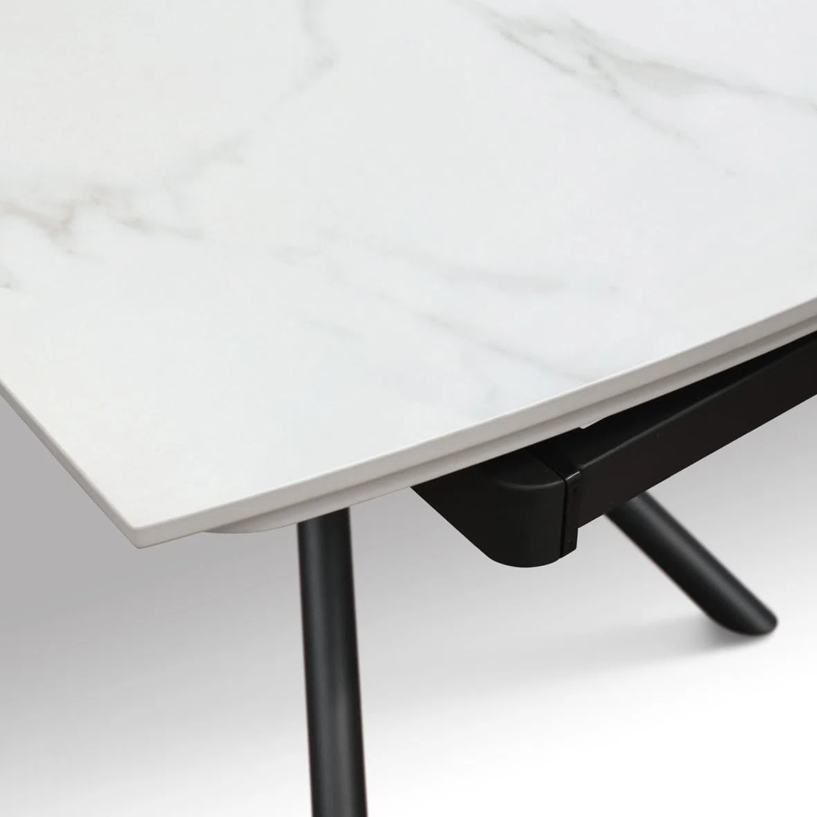 PAZZO DESIGN Tavolo Allungabile Fabiano, Piano Ceramica Bianco Statuario, Gambe in Metallo Tubolari Nere, Cucina, Salotto, Ceramica, 160 x 90 x h75 cm - id_2215